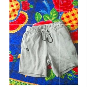 Nike tech fleece Short Size M Grey🧊🥶